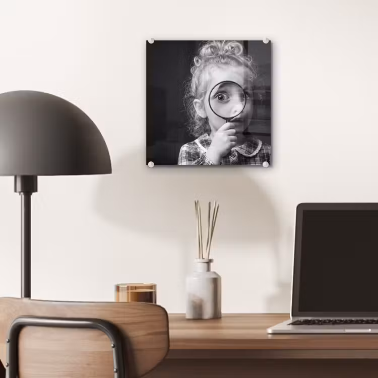 Kind - Vergrootglas - Portret - Zwart-wit plexiglas 5mm klein -sfeer6