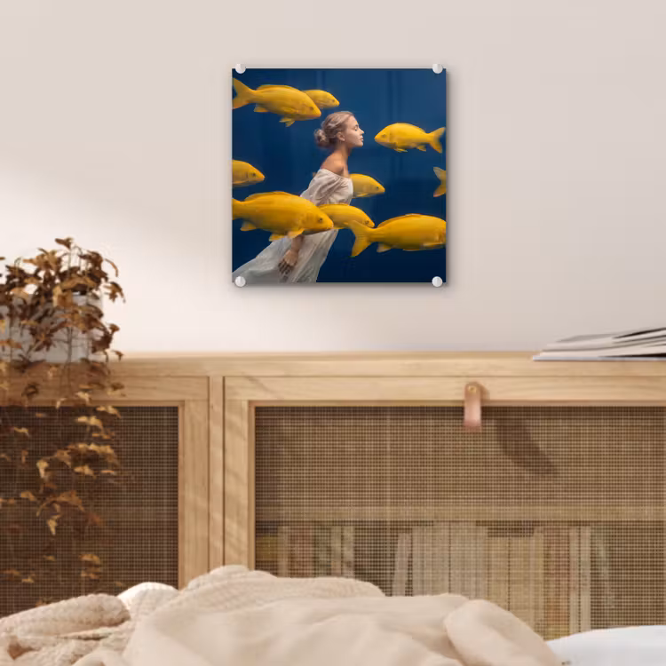 Vrouw - Vis - Water - Natuur - Geel plexiglas 5mm klein -sfeer4