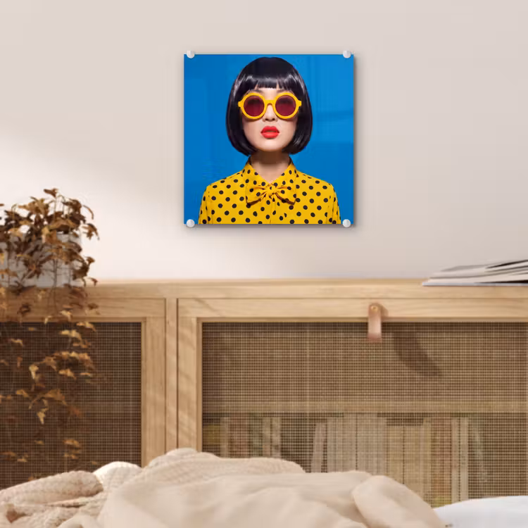 Vrouw - Zonnebril - Pop Art - Portret - Geel plexiglas 5mm klein -sfeer4