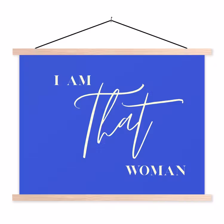 Blauw - I am that woman - Sierlijk - Minimalistisch textielposter latten blank klein -3d