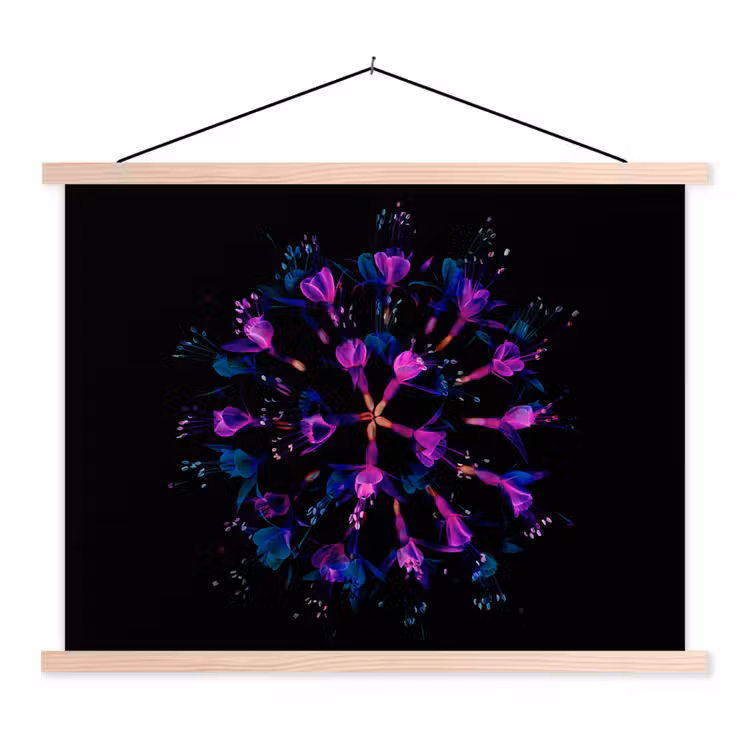 Bloem - Paars - Blauw - Macro - Zwart textielposter latten blank klein -3d