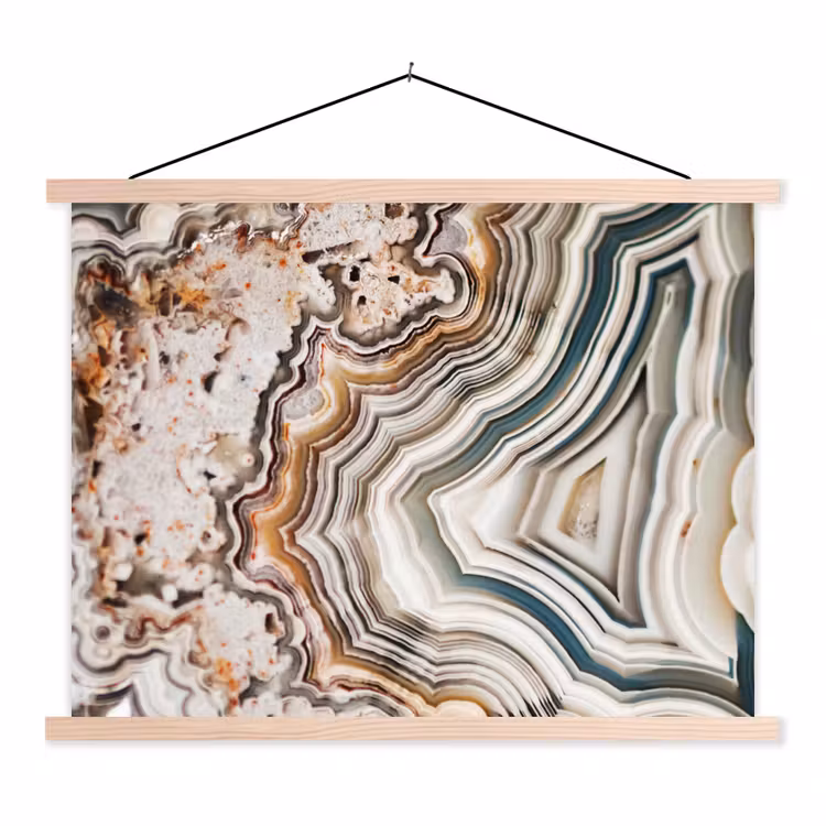 Binnenkant van een geode uit de natuur met groene en oranje kleuren textielposter latten blank klein -3d