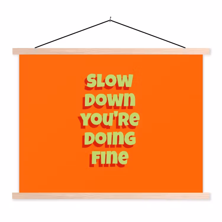 Slow down you're doing fine - Oranje - Simple textielposter latten blank klein -3d