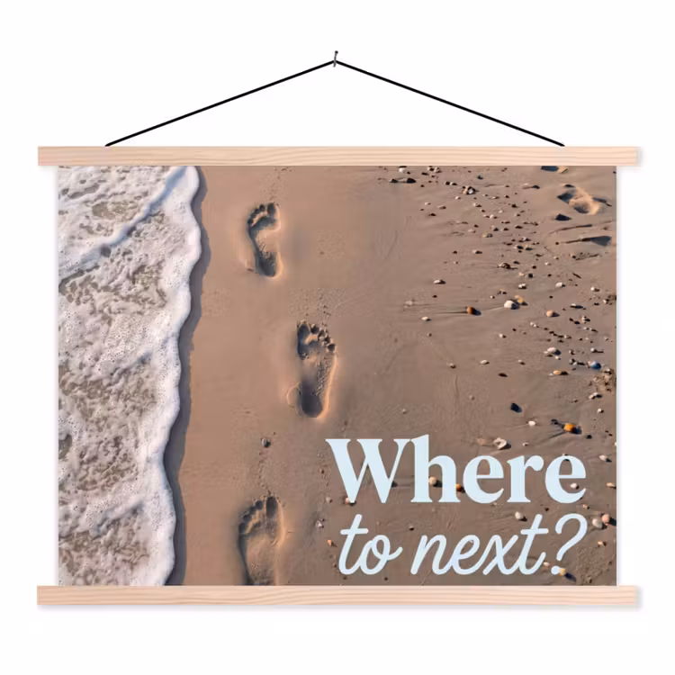 Where to next - Strand - Voetstappen textielposter latten blank klein -3d
