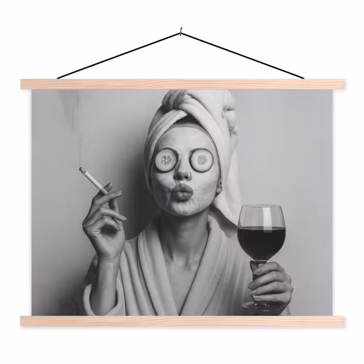 Vrouw - Masker - Wijn - Sigaret textielposter latten blank klein -3d
