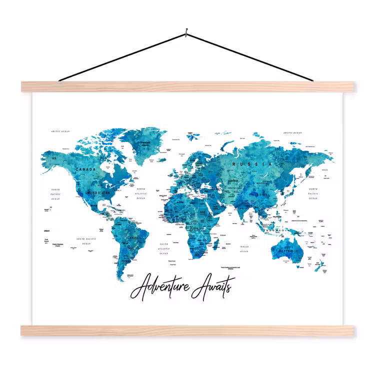 Wereldkaart - Blauw - Kleurrijk textielposter latten blank klein -3d