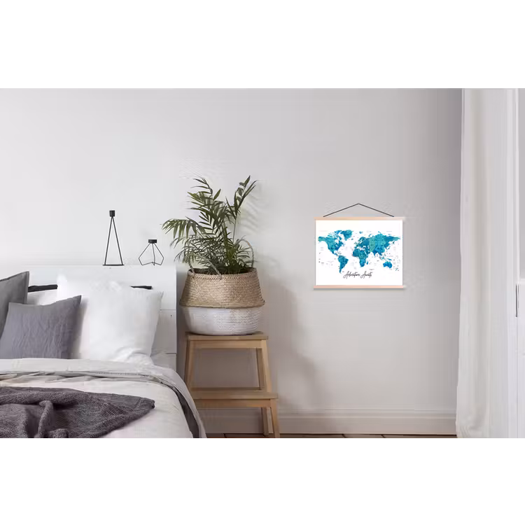 Wereldkaart - Blauw - Kleurrijk textielposter latten blank klein -woonkamer