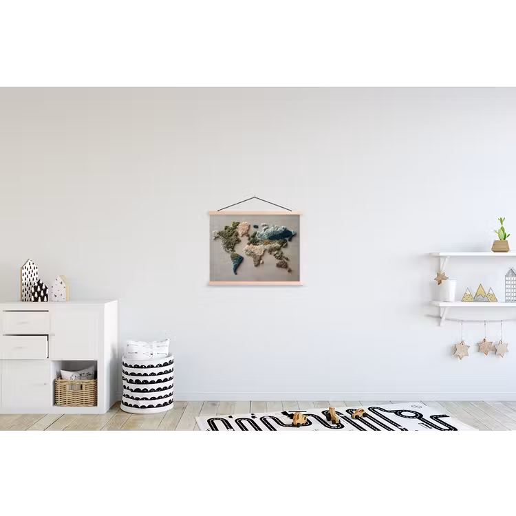 Wereldkaart - Geborduurd - Aardetinten textielposter latten blank klein -kinderkamer