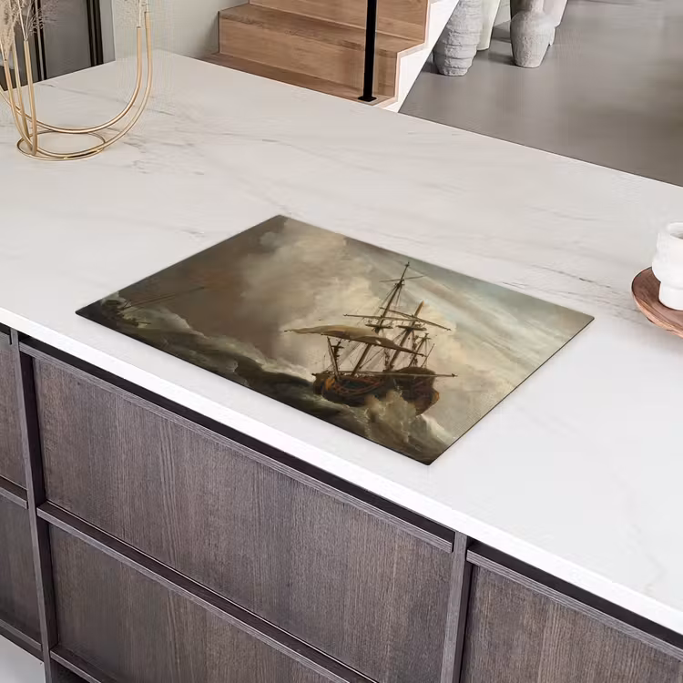 Een schip in volle zee bij vliegende storm - Schilderij van Willem van de Velde Inductie beschermer vinyl 3mm klein -sfeer8