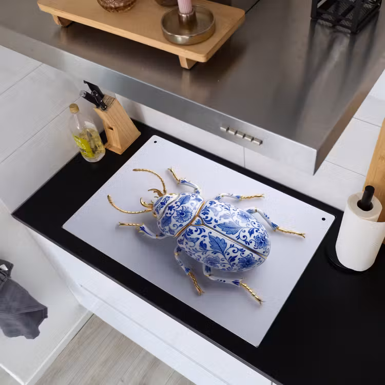 Kever - Delfts - Blauw - Goud Inductie beschemer met haakjes klein -sfeer1