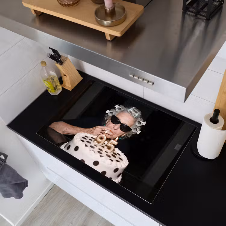 Verjaardag - Krulspeld - Oma Inductie beschemer met haakjes klein -sfeer1