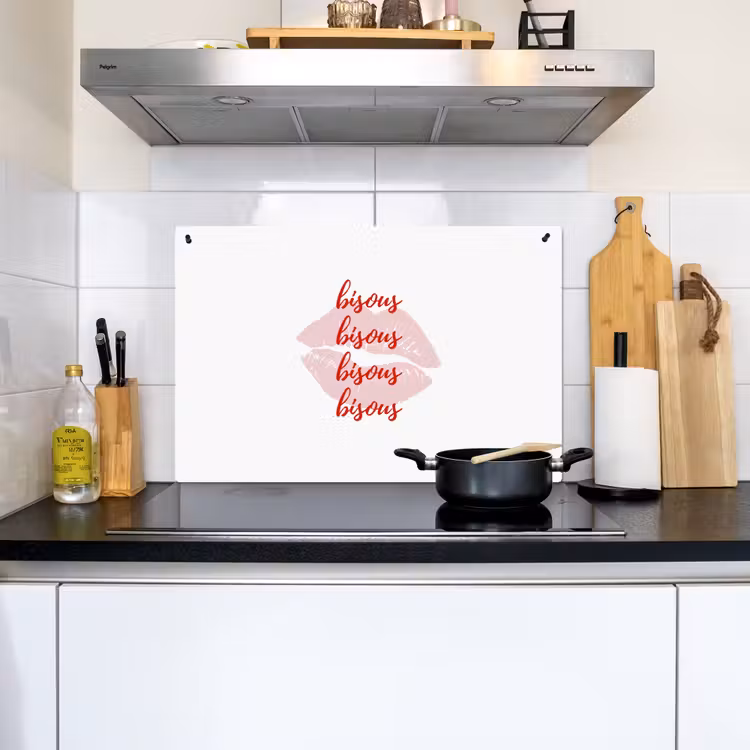 Bisous - Lip - Wit - Rood Inductie beschemer met haakjes klein -sfeer2