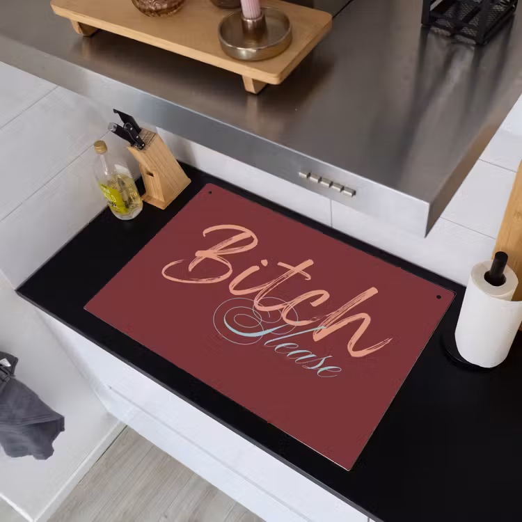 Bitch please - Rood - Blauw Inductie beschemer met haakjes klein -sfeer1