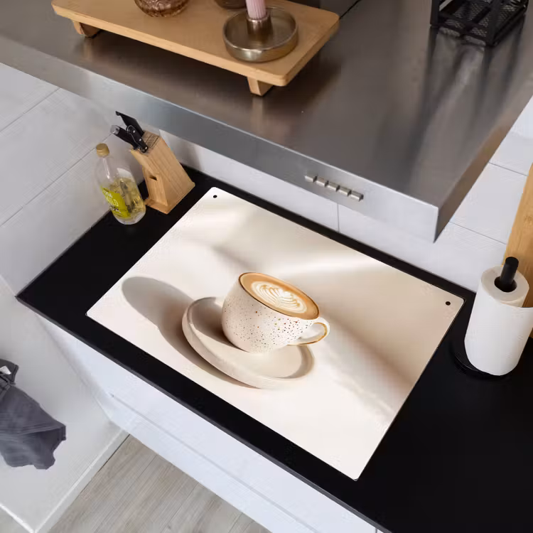 Cappuccino - Schuim - Schotel - Beige Inductie beschemer met haakjes klein -sfeer1