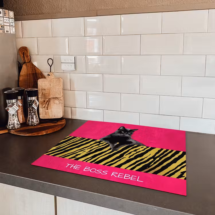 Kat - Baas - Roze - Tijgerprint Inductie beschermer vinyl 3mm middel -sfeer3