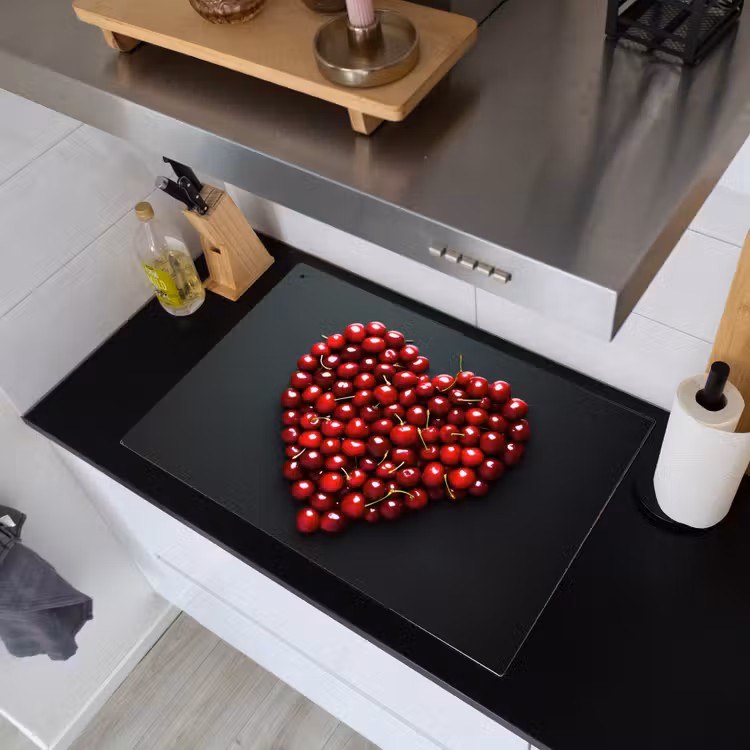 Kersen - Hart - Rood - Zwart Inductie beschemer met haakjes klein -sfeer1