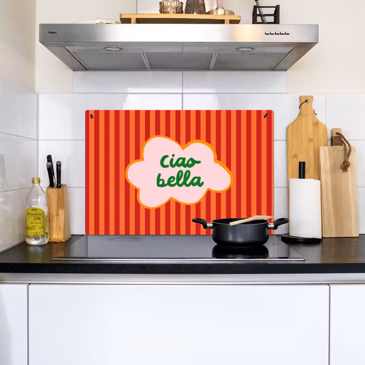 Ciao bella - Tekstwolk - Strepen - Oranje Inductie beschemer met haakjes klein -sfeer2
