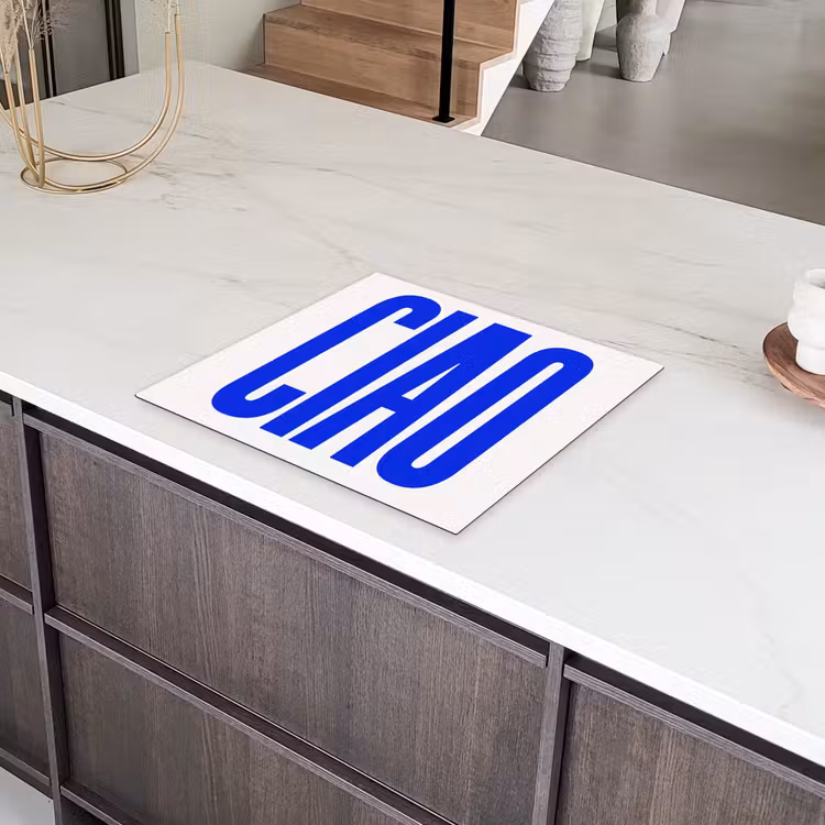 Ciao - Hoofdletters - Blauw - Minimalistisch Inductie beschermer vinyl 3mm middel -sfeer8