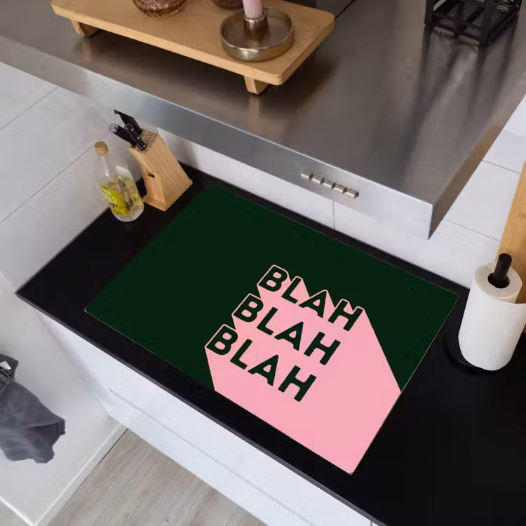 Donkergroen - Tekst - Schaduw - Grafisch Inductie beschemer met haakjes klein -sfeer1