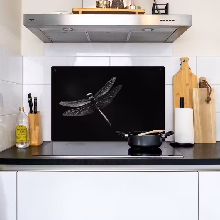 Libelle - Dieren - Zwart - Insect Inductie beschemer met haakjes klein -sfeer2