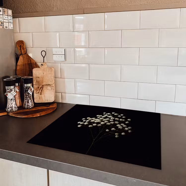 Gipskruid - Bloemetjes - Wit - Minimalistisch Inductie beschermer vinyl 3mm middel -sfeer3