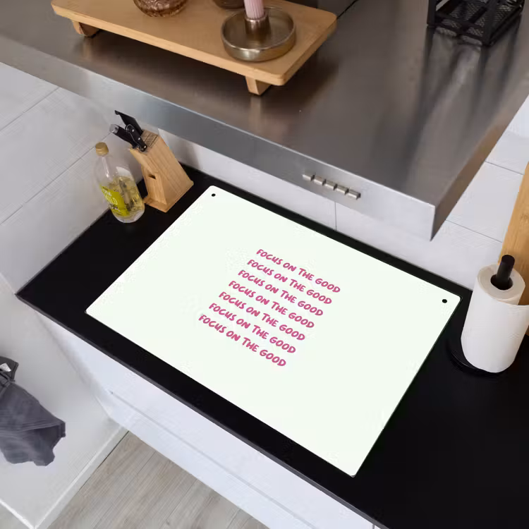 Focus on the good - Roze Inductie beschemer met haakjes klein -sfeer1