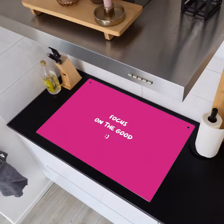 Focus - Smiley - Roze Inductie beschemer met haakjes klein -sfeer1