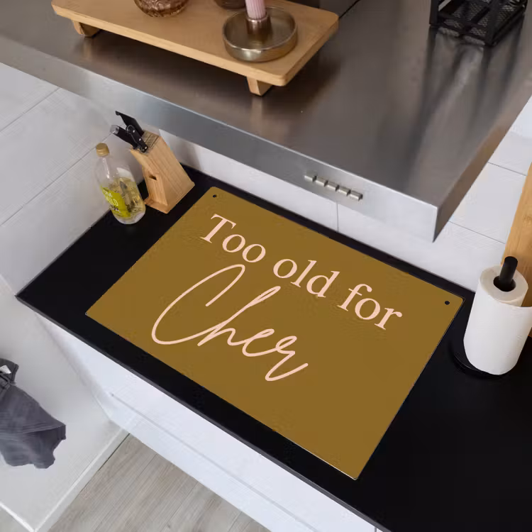 Groen - Too old for cher - Roze Inductie beschemer met haakjes klein -sfeer1