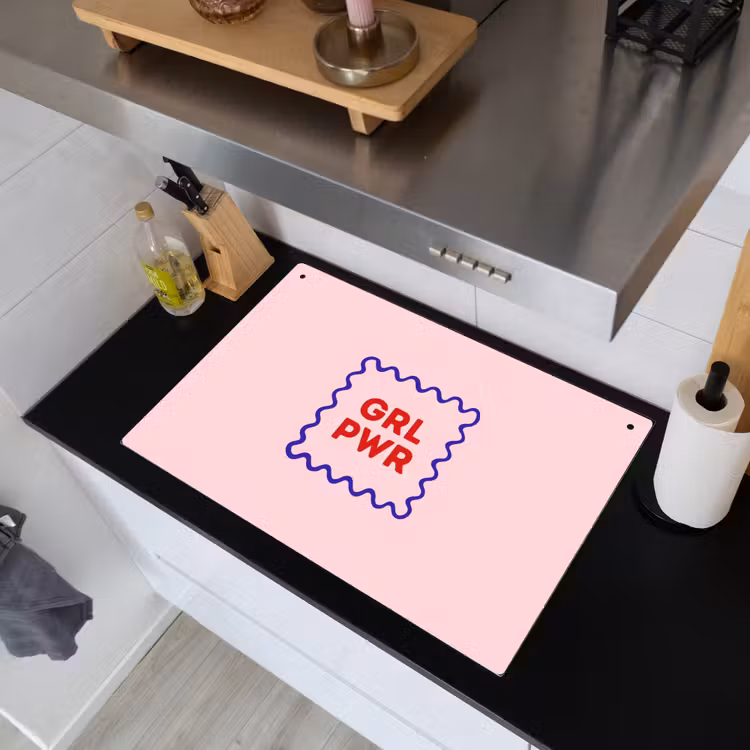 Grl pwr - Roze - Kader Inductie beschemer met haakjes klein -sfeer1