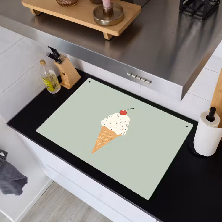Illustratie - Ijsje - Spikkels - Kers Inductie beschemer met haakjes klein -sfeer1