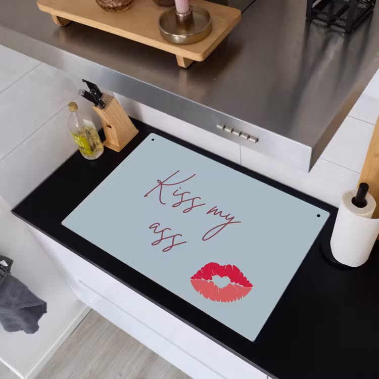 Kiss my ass - Lip - Blauw Inductie beschemer met haakjes klein -sfeer1