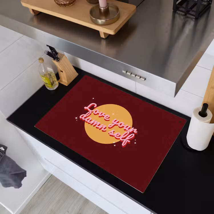 love your damn self - Cirkel - Glitter - Rood Inductie beschemer met haakjes klein -sfeer1