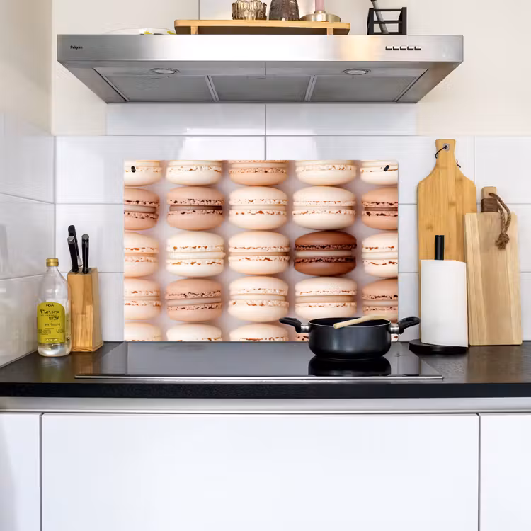 Macarons - Beige - Bruin Inductie beschemer met haakjes klein -sfeer2