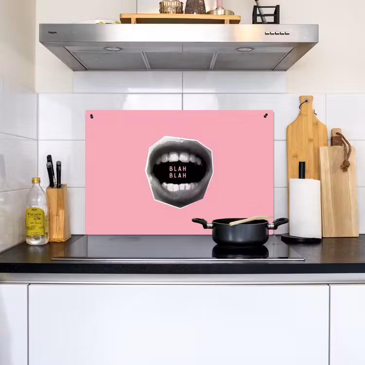 Mond - BLAH BLAH - Roze Inductie beschemer met haakjes klein -sfeer2