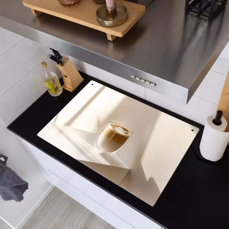 Mok - Latte - Minimalistisch - Schaduw Inductie beschemer met haakjes klein -sfeer1