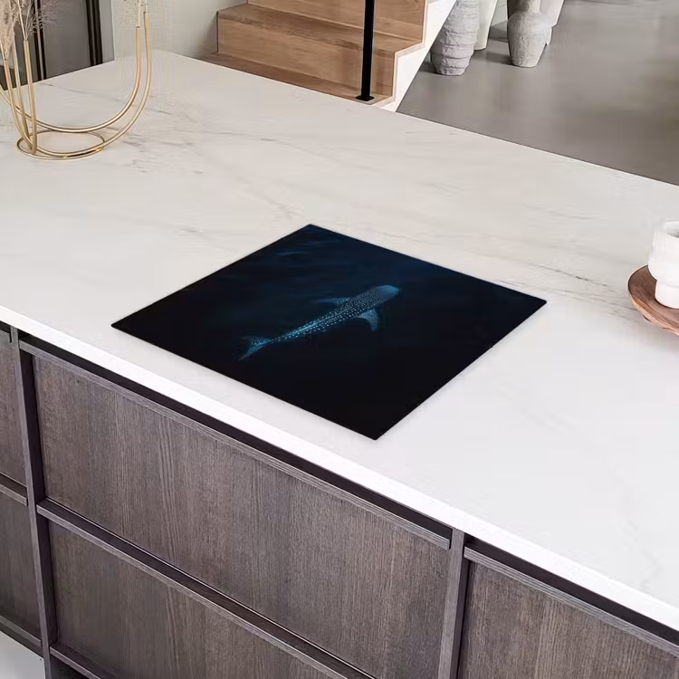 Oceaan - Walvishaai - Donkerblauw - Vlekken Inductie beschermer vinyl 3mm middel -sfeer8