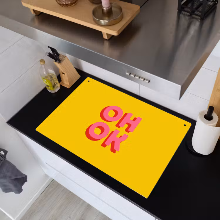 Oh ok - 3D - Geel - Roze Inductie beschemer met haakjes klein -sfeer1