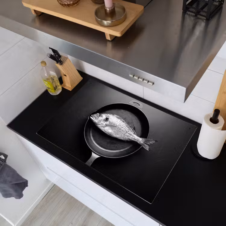 Pan - Vis - Zwart - Wit Inductie beschemer met haakjes klein -sfeer1