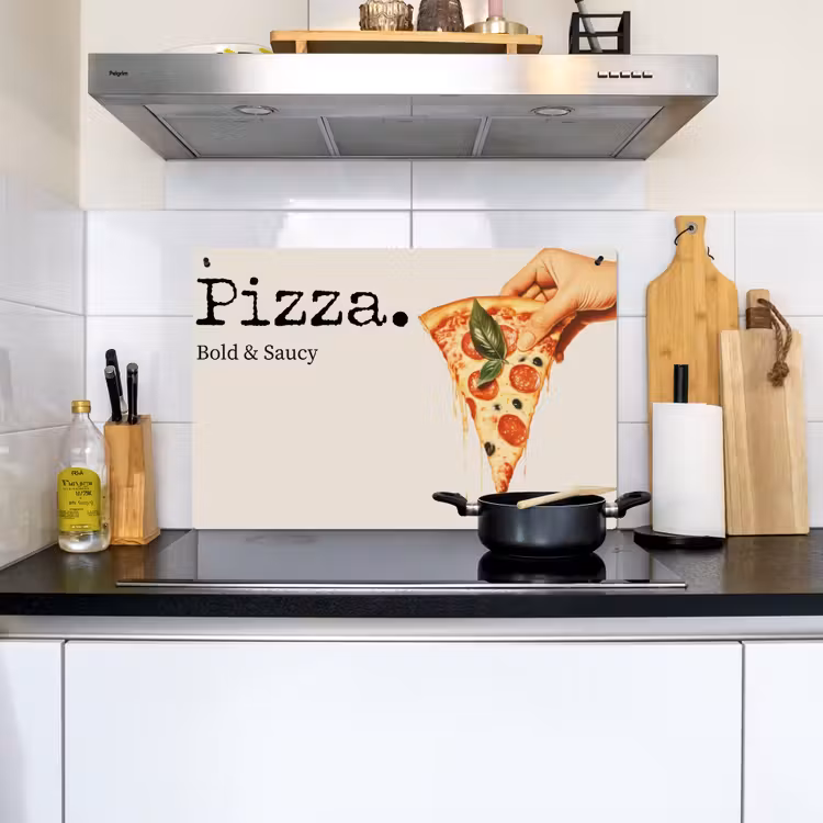 Pizza - Kaas - Pepperoni Inductie beschemer met haakjes klein -sfeer2