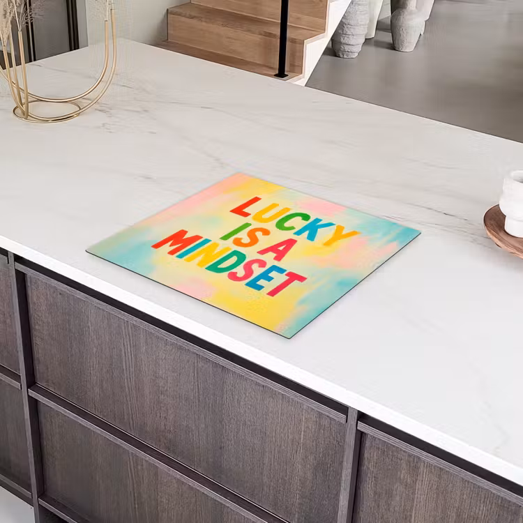 Quote - Lucky - Regenboogkleuren Inductie beschermer vinyl 3mm middel -sfeer8