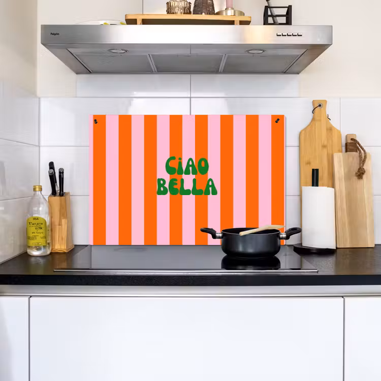 Strepen - Oranje - Verticaal - Ciao bella Inductie beschemer met haakjes klein -sfeer2