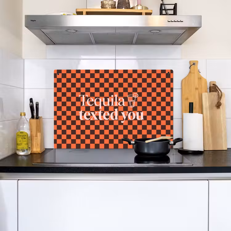 Tequila texted you - Glas - Vierkanten - Oranje Inductie beschemer met haakjes klein -sfeer2