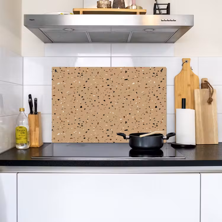 Terrazzo - Patroon - Beige Inductie beschemer met haakjes klein 777 -sfeer2