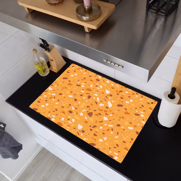 Terrazzo - Patroon - Okergeel Inductie beschemer met haakjes klein 777 -sfeer1