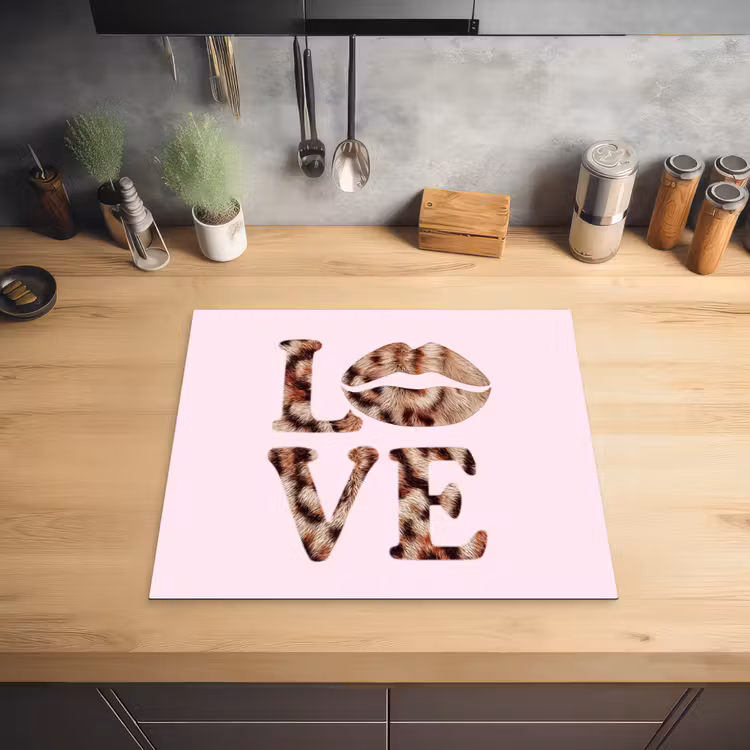 Tekst - Love - Pantervacht - Lichtroze Inductie beschermer vinyl 3mm middel -sfeer5