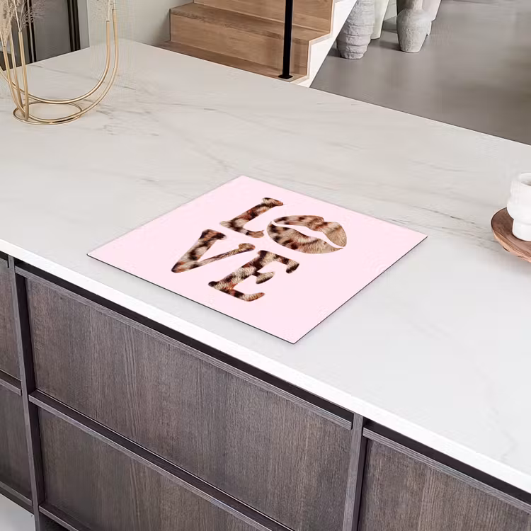 Tekst - Love - Pantervacht - Lichtroze Inductie beschermer vinyl 3mm middel -sfeer8
