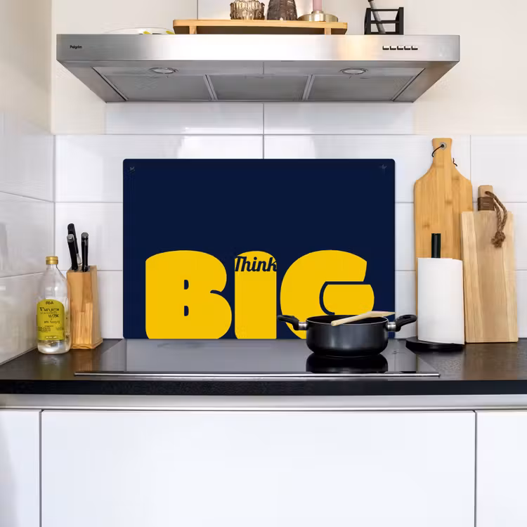 Think big - Blauw - Geel Inductie beschemer met haakjes klein -sfeer2
