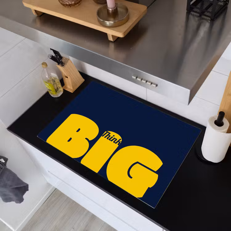 Think big - Blauw - Geel Inductie beschemer met haakjes klein -sfeer1