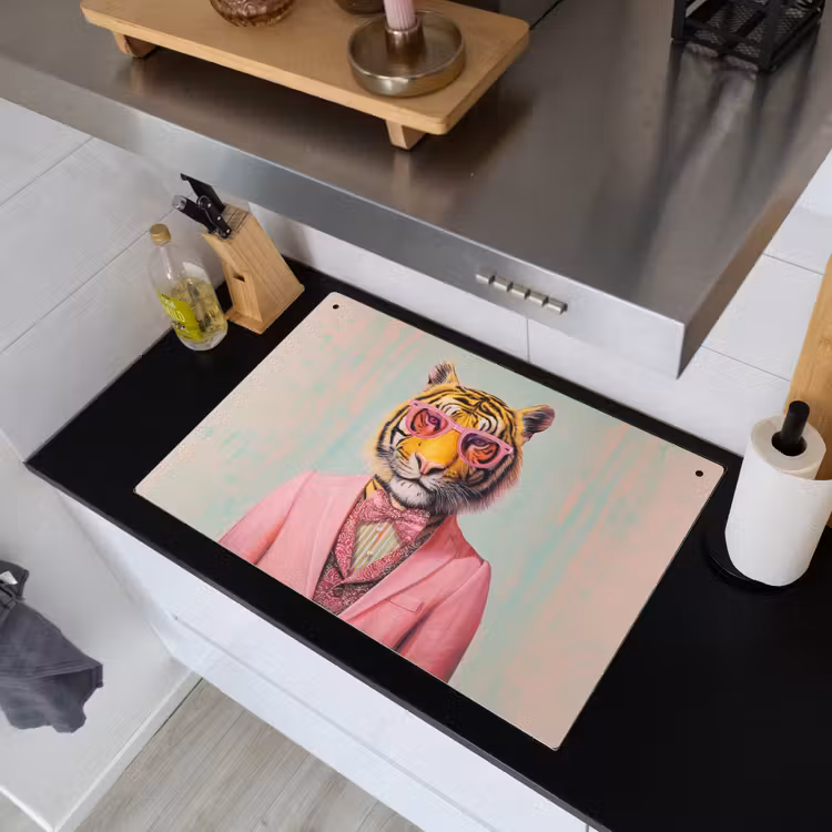 Tijger - Strik - Jasje - Roze Inductie beschemer met haakjes klein -sfeer1