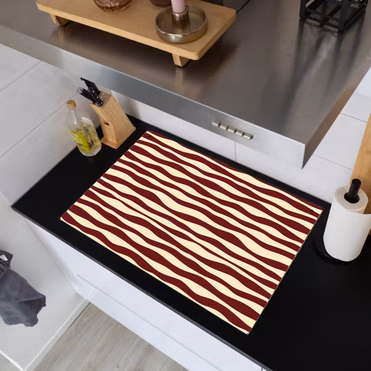 Golven - Rood - Patroon - Crème Inductie beschemer met haakjes klein 777 -sfeer1